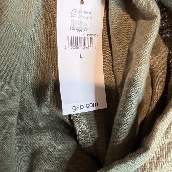 New with Tags Old Navy & Gap Tees T-Shirt V Neck Scoop Neck Shirts - Picture 5 of 12